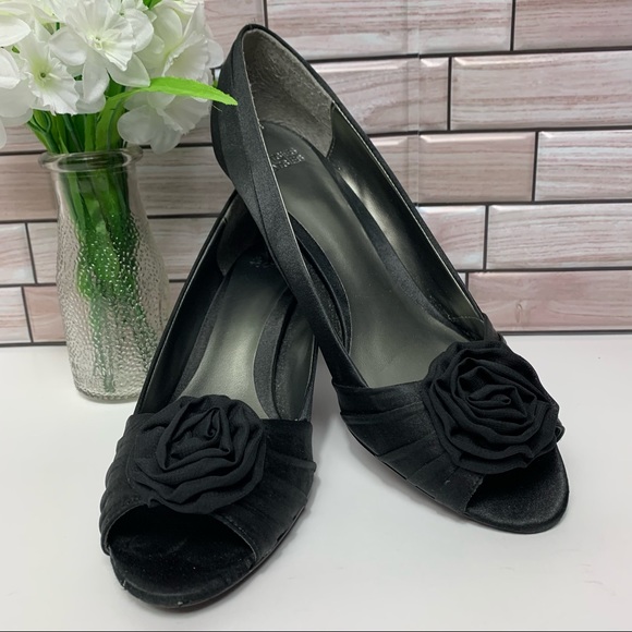 Mootsies Tootsies Shoes - Mootsies Tootsies Black Satin Peep Toe Dress Heels w/Rosette Sz 8.5